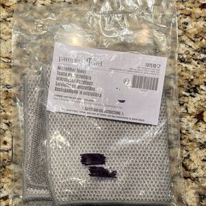 Pampered Chef Silver Microfiber Towel Set